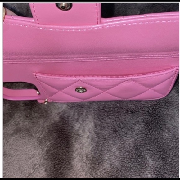 Chanel iPhone Pro Case with Chain - Picture 4 of 7